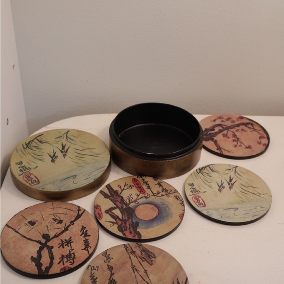 Coasters vintage Asian Round Decorative Box with Bird Design and coasters inside - Picture 4 of 5